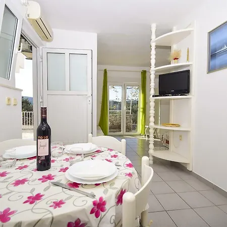 Crvelin 1202 * Vodice